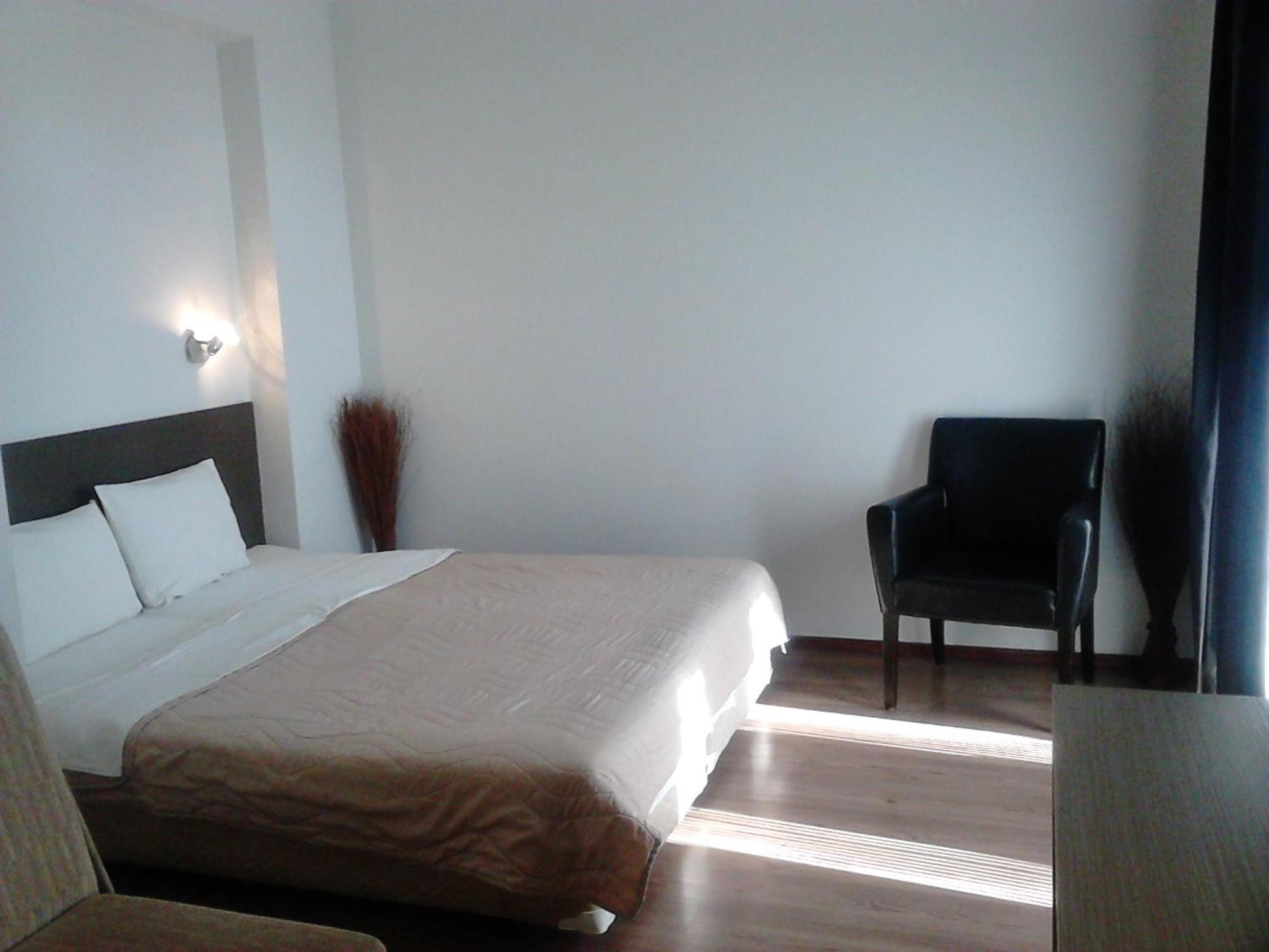 Prenociste Konstantin 2008 Hotel Nis Room photo
