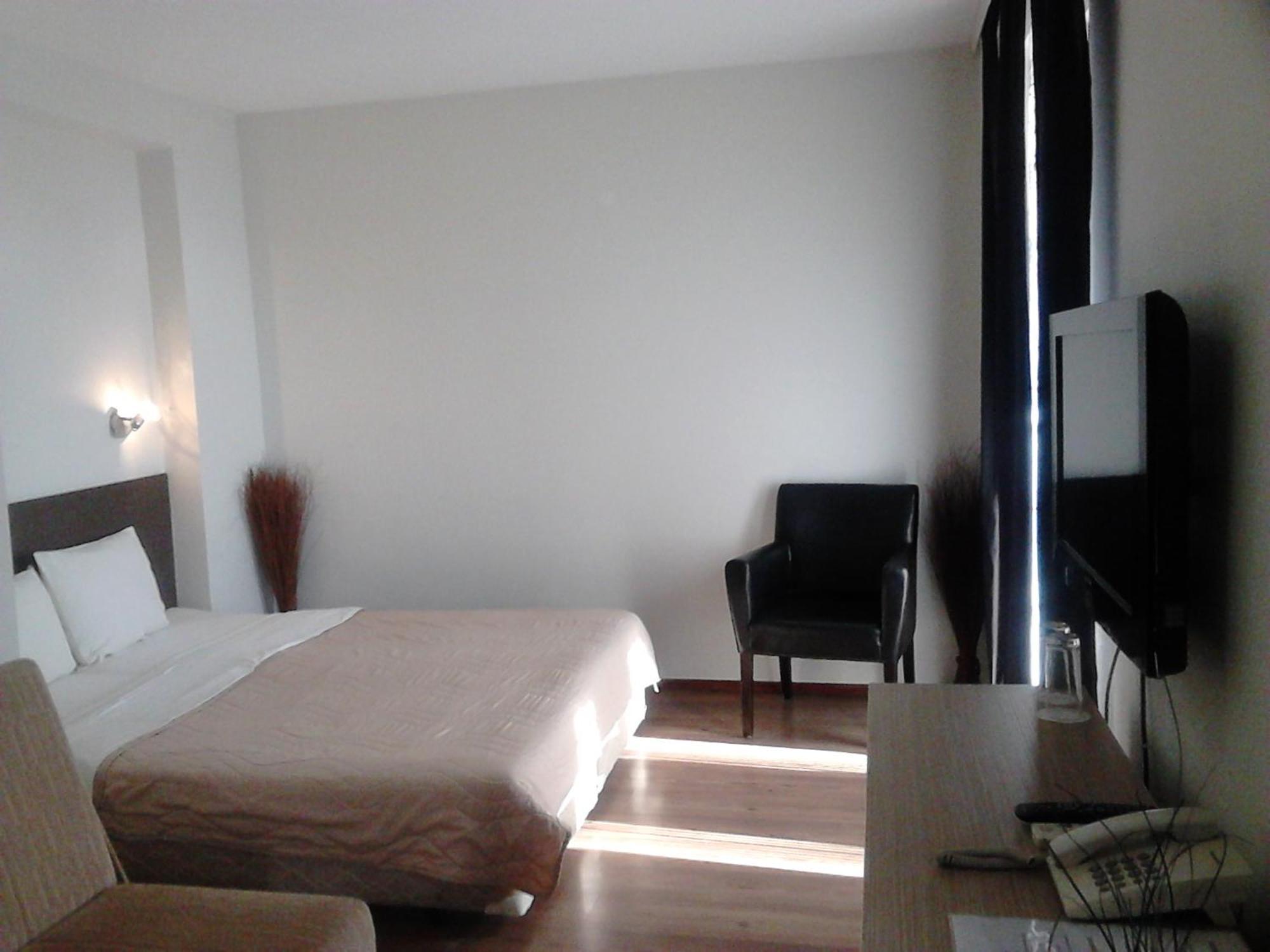 Prenociste Konstantin 2008 Hotel Nis Room photo